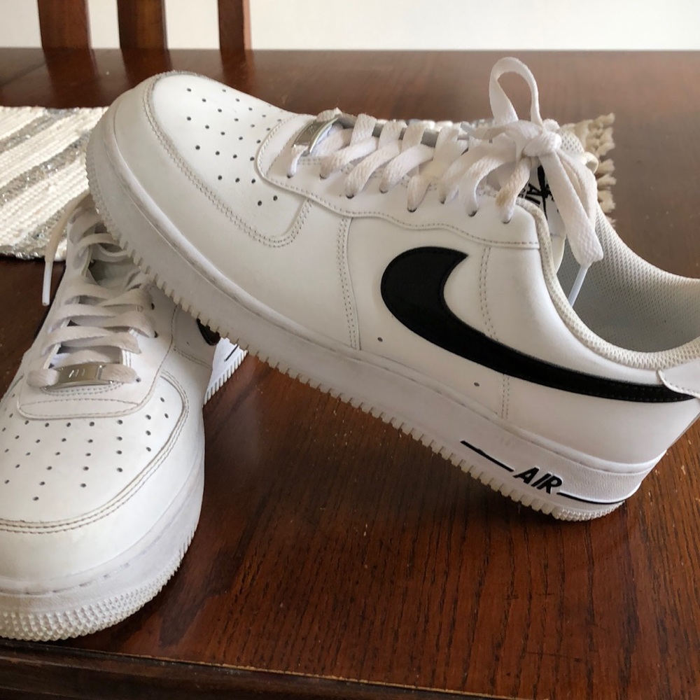 Men’s Nike Air Force One Size 9